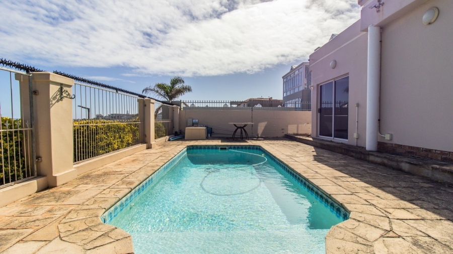 5 Bedroom Property for Sale in Sandbaai Western Cape
